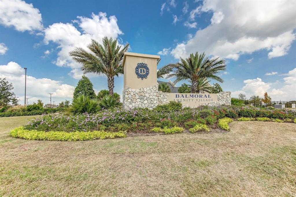 Enjoy the serene Balmoral community with its white sand beaches, lakes, parks, infinity pool, and walking trails. Conveniently located off Beltway 8 and Highway 59. Zoned to Humble ISD. Indulge in a lifestyle of sophistication and comfort