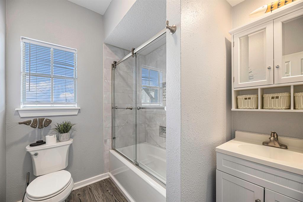 Primary bathroom with shower/tub combo