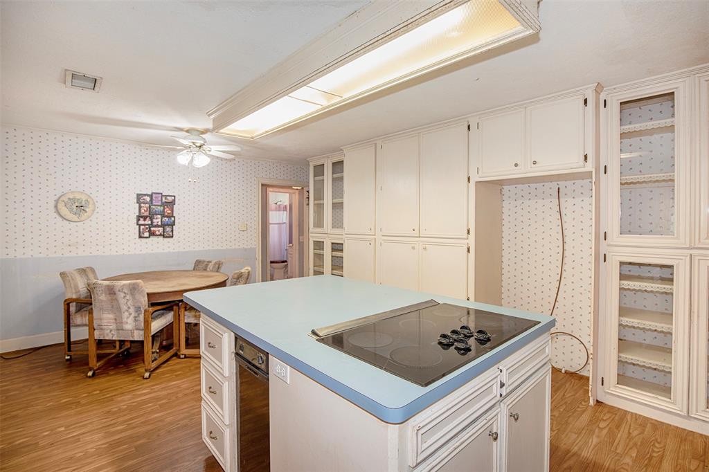 A marvelous five-burner electric stovetop is located on the island.