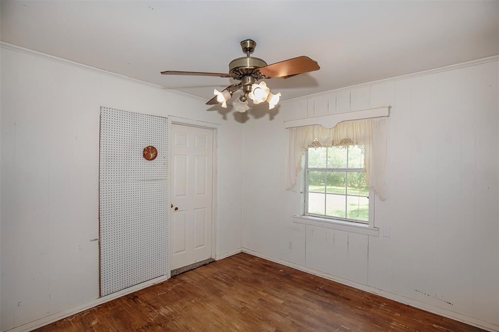 This bedroom has direct access to the secondary bedroom.