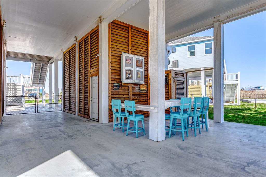 Another view of the large bar under the house.