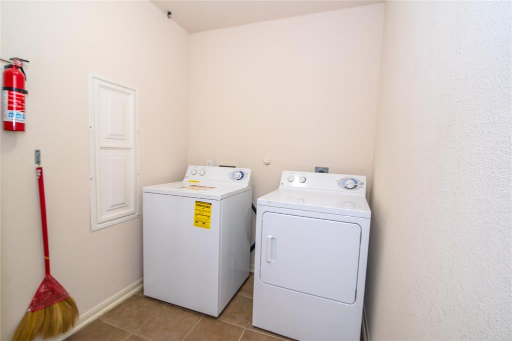 3114 Orange St, Pearland, TX 77581