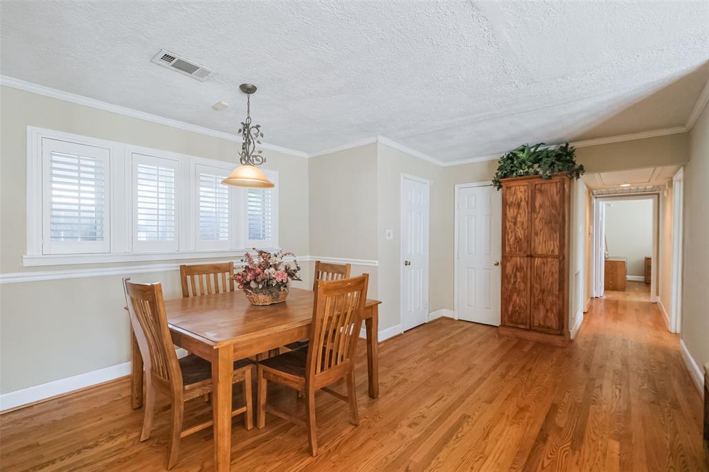 8405 Robindell Dr, Houston, TX 77074