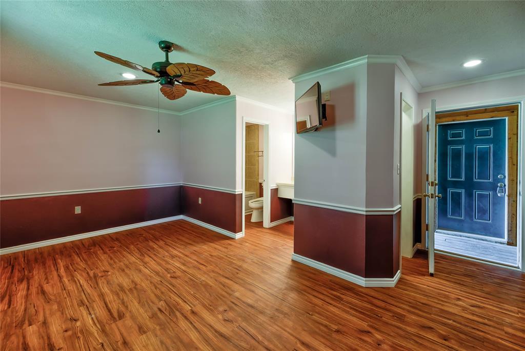 This room is also large enough for king size furniture or office equipment and has it\'s own full size bathroom. Plenty of room to add a kitchenette for quick meals or snacks.