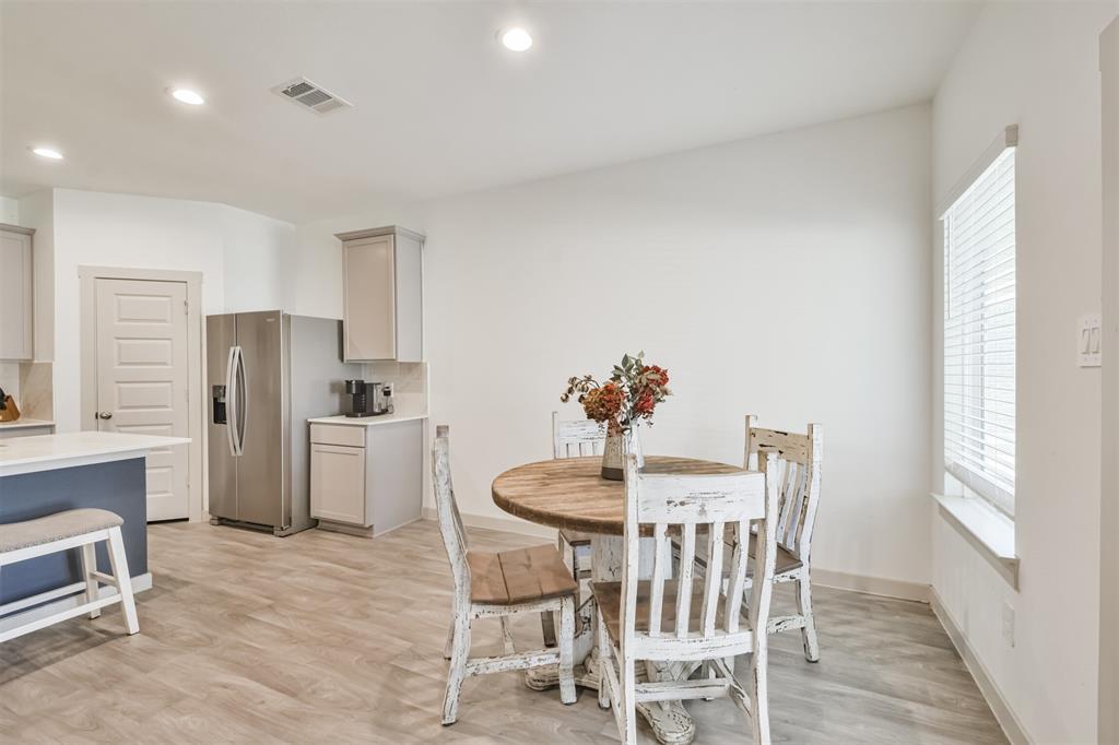 305 Lakeway Cir, Anahuac, TX 77514