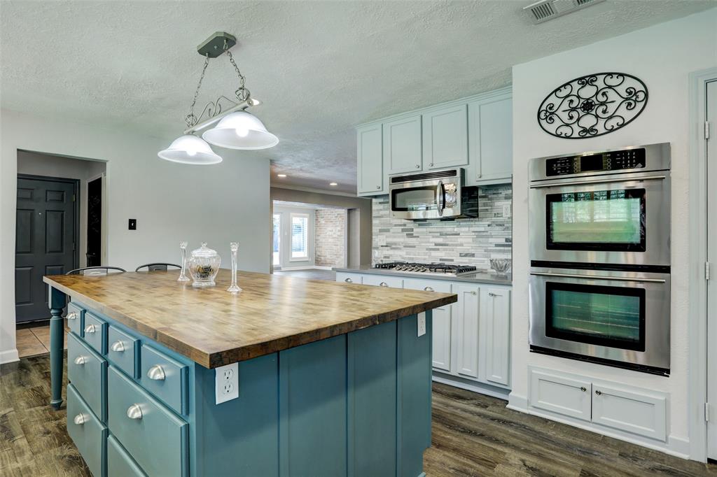 Double ovens, gas burner, stainless appliances and look at the massive storage in the island and surrounding cabinets!