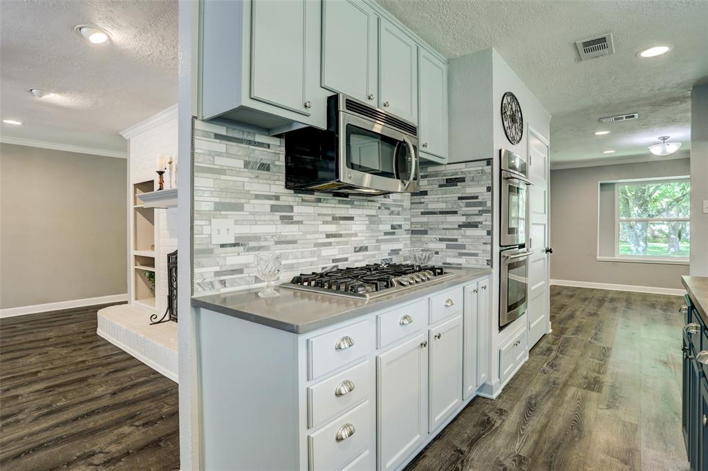 Look at the flow of entertainment space! Those gorgeous granite countertops too! Luxury flooring throughout for durability!