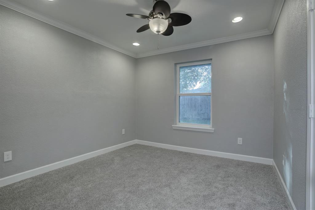 Middle bedroom 10x11- ceiling fan, energy efficient windows and crown molding-NEW carpet too!