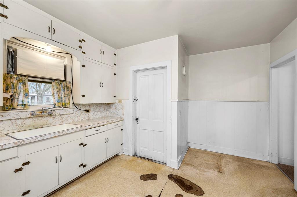 204 6th St, Glidden, TX 78943