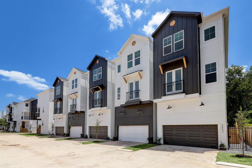 2820 Versailles Oak Ln