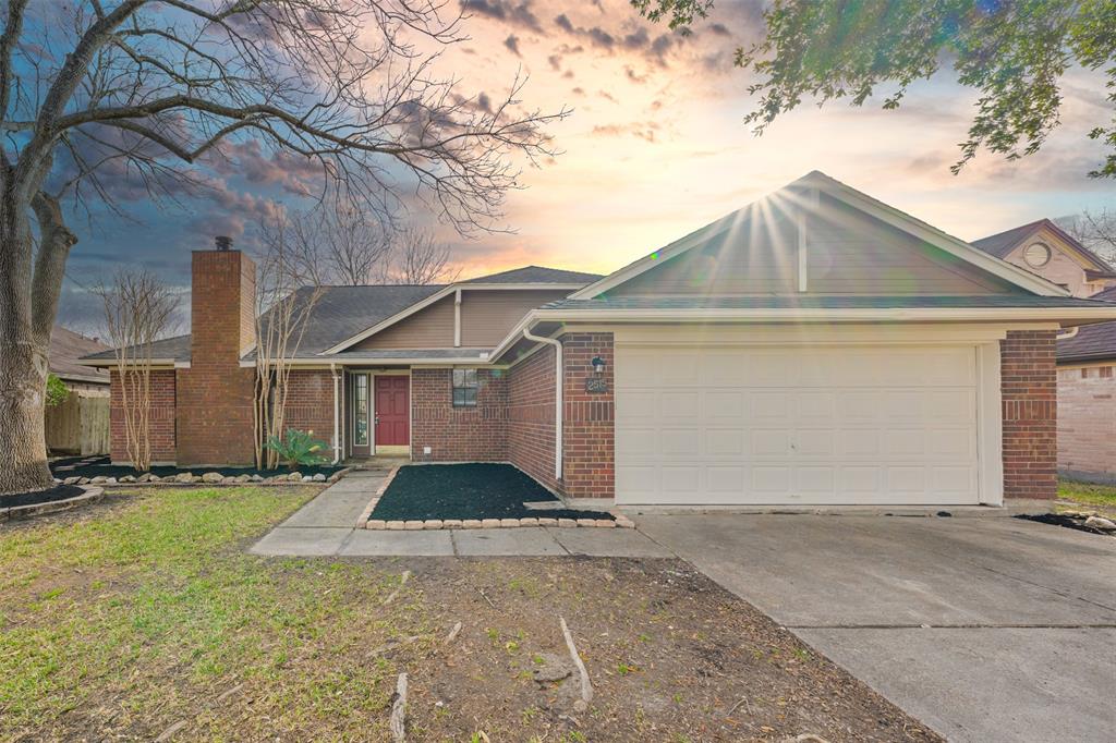 2515 Plantation Court, Pearland, TX 