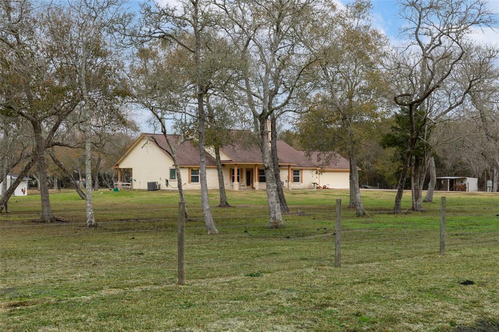 3970 County Road 571, West Columbia, TX 77486