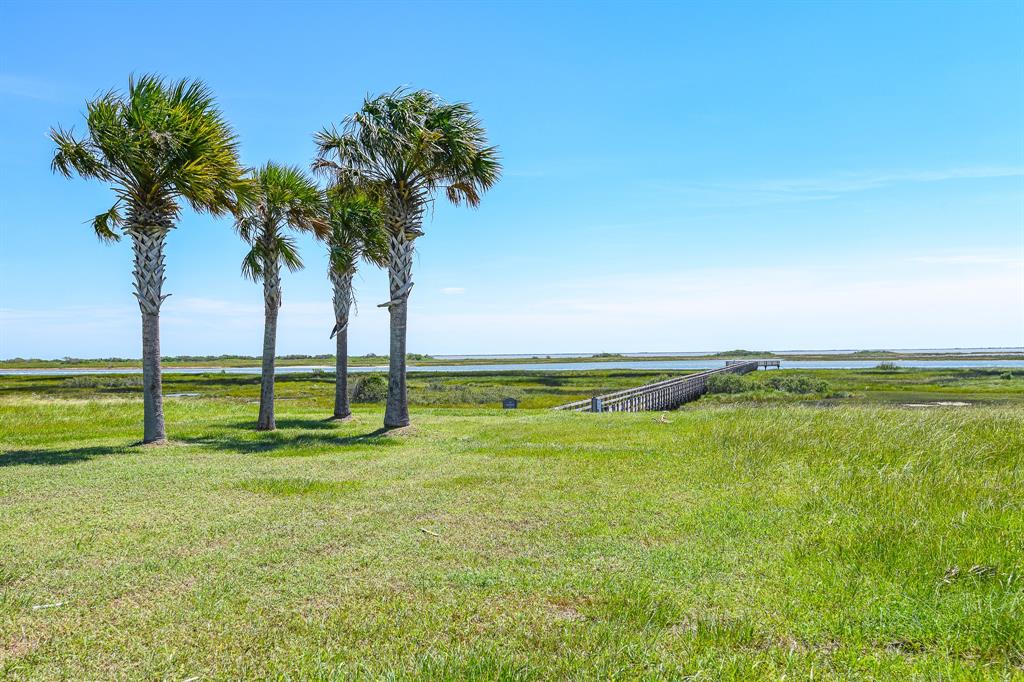 Fishing pier to the ICW