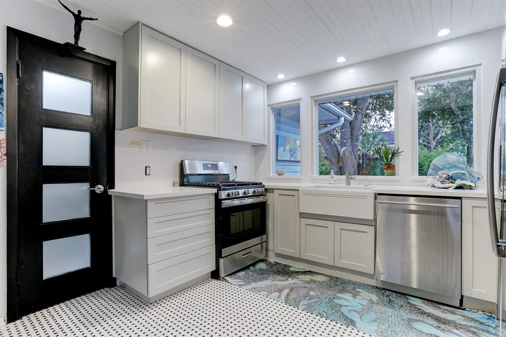 THE KITCHEN IS A SHOWSTOPPER FEATURING QUARTZ COUNTERS AND QUARTZ SLAB BACKSPLASH THAT FLOWS TO THE CEILING.