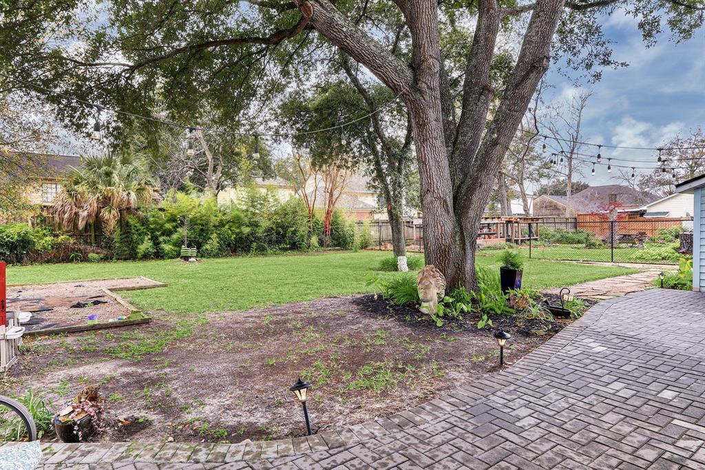 SPACIOUS BACKYARD OFFERS PLENTY OF SPACE FOR A POOL!