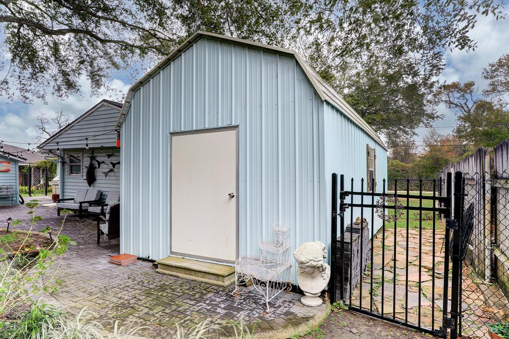 WALK-IN DOOR ENTRANCE AND ROLL-UP DOOR ENTRANCE ALSO MAKES THIS A GREAT GOLF CART GARAGE.