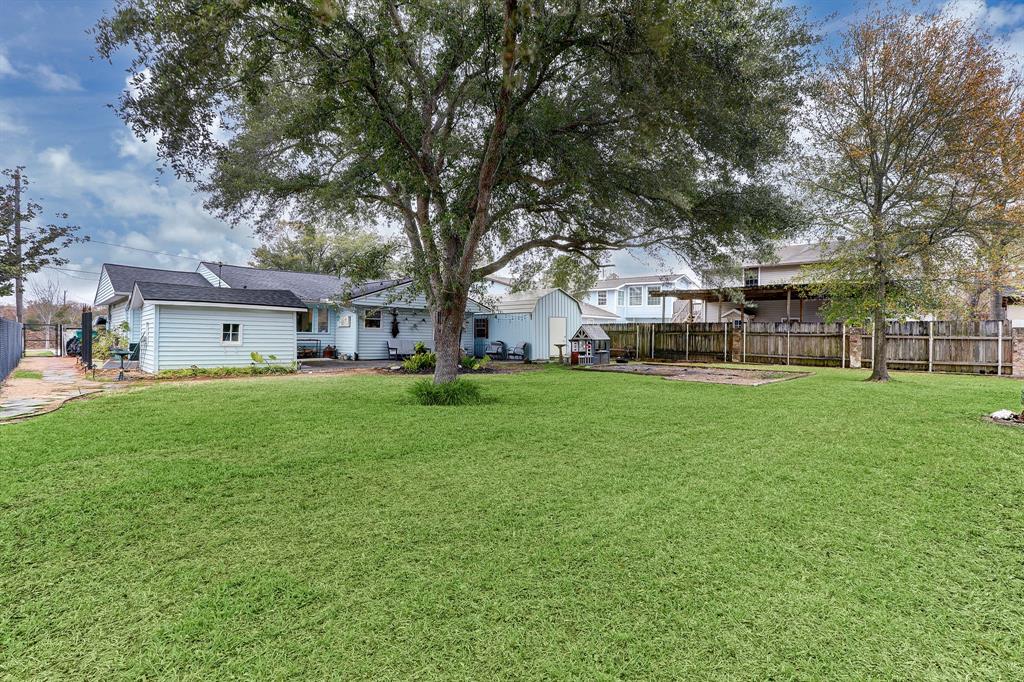 SPACIOUS BACKYARD WITH MATURE SHADE TREES AND 2 SHEDS FOR ALL YOUR PROJECTS AND WORKSPACE NEEDS.