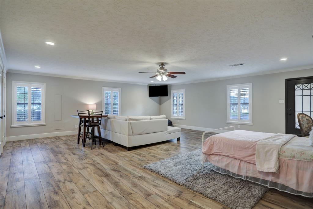 14 El Dorado Dr, Friendswood, TX 77546