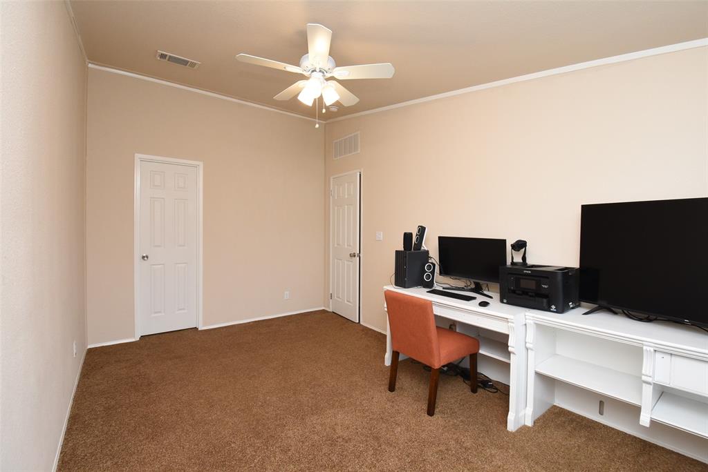 Large extra room - currently being used as office.