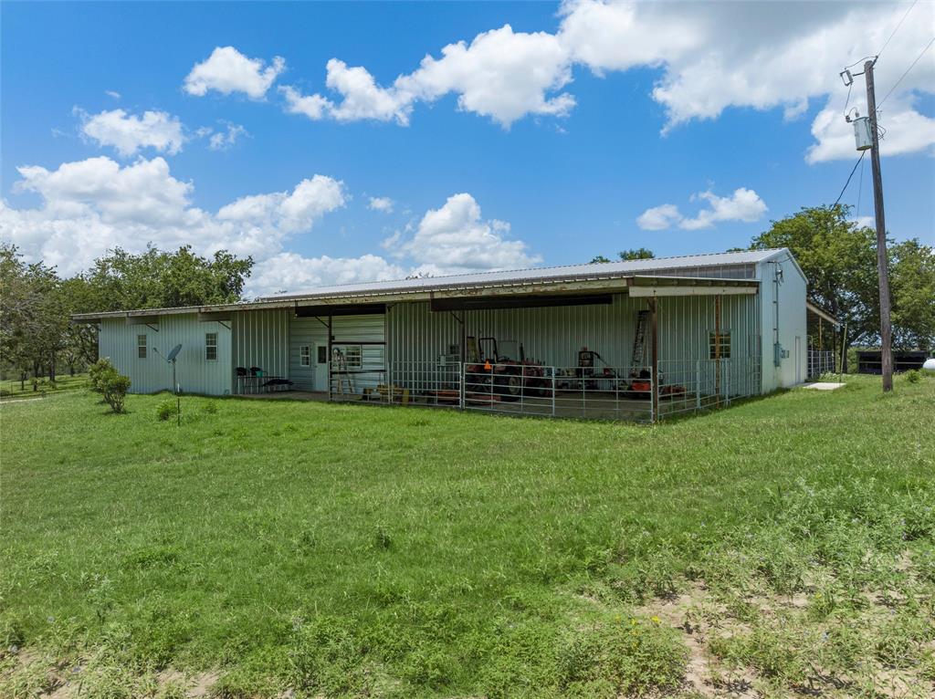 404 County Rd 459  , Lott, Texas image 8