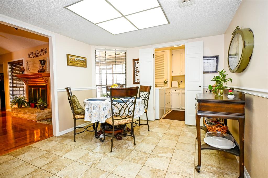 Eat in Kitchen Breakfast Area