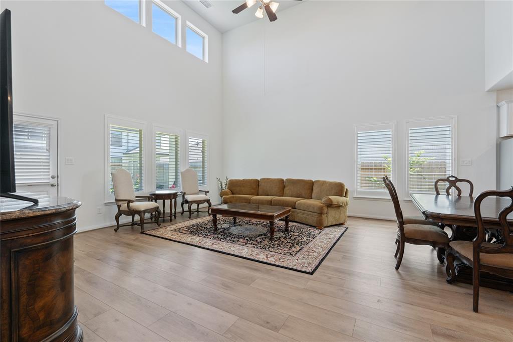 Check out the high ceiling, it makes you feel like in a castle. Note of the big windows that create elegance space for the room.