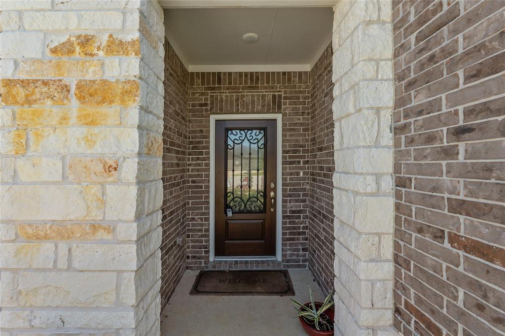 Elegant entry leading your way into the home sweet home.