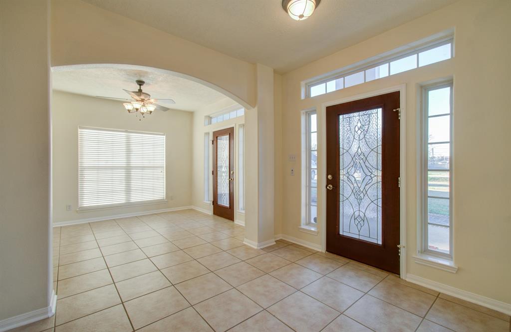 Large kitchen with ample cabinet space!