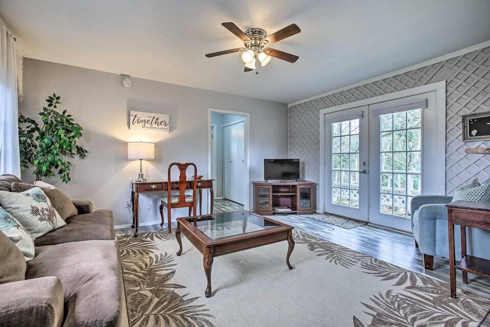 Unit 4-Living room plenty of natural light