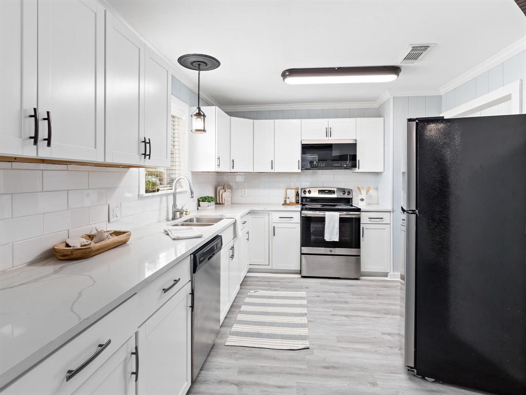 This kitchen is going to be an easy and natural space to gather with family and friends.