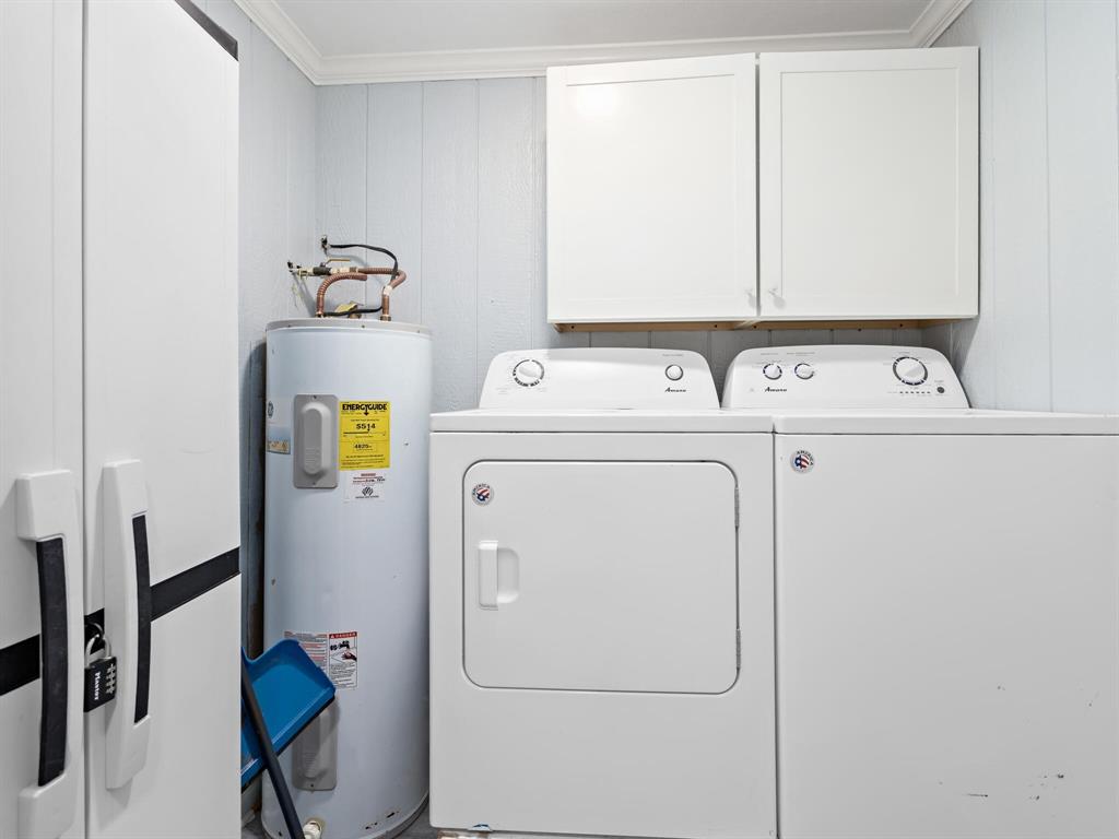 The in house utility room, washer and dryer stay!