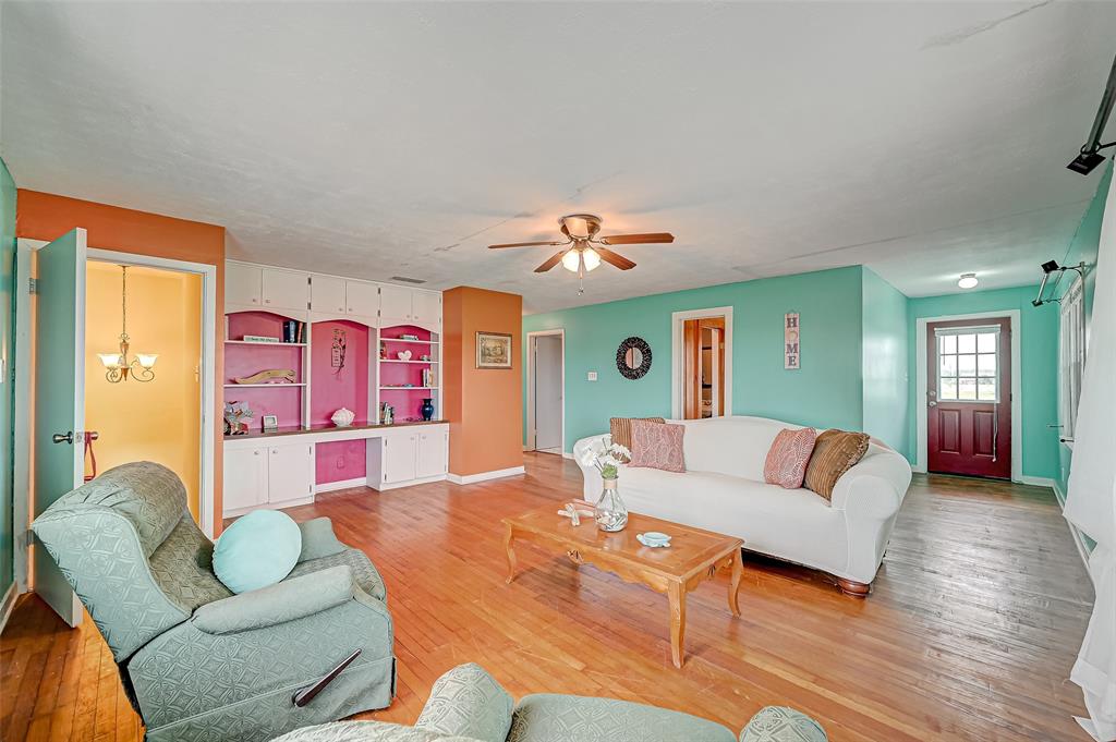 Large upstairs family room is open and features built in shelving