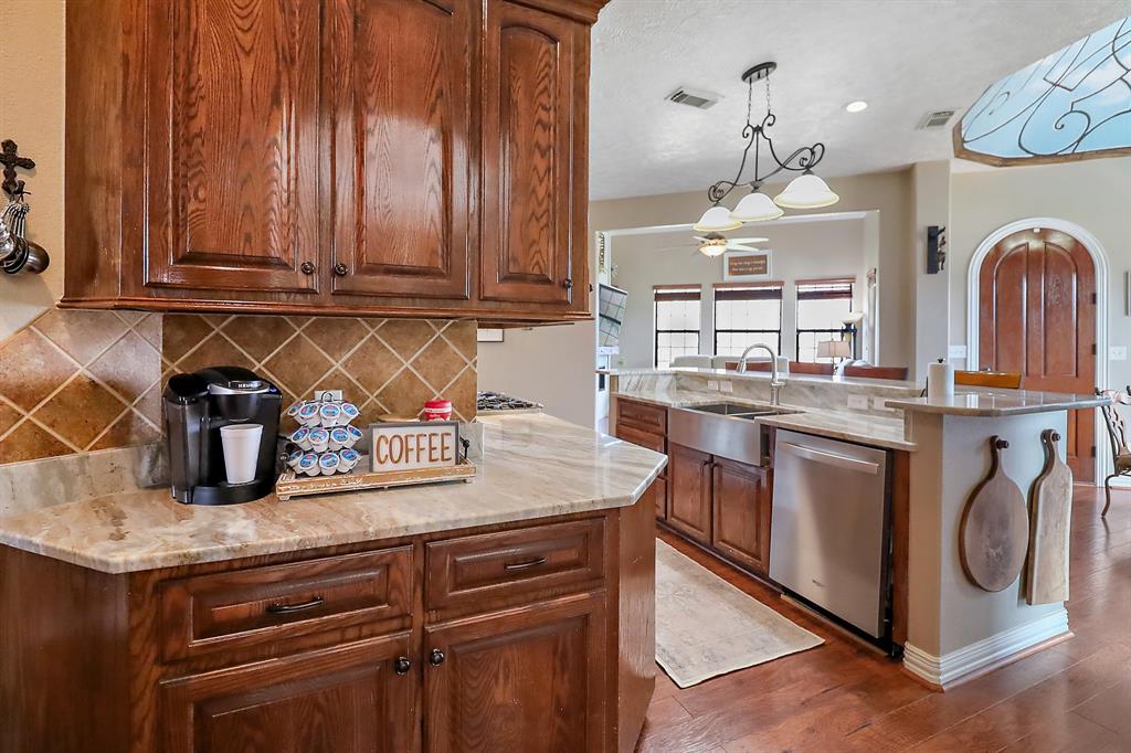 Kitchen / side cabinets