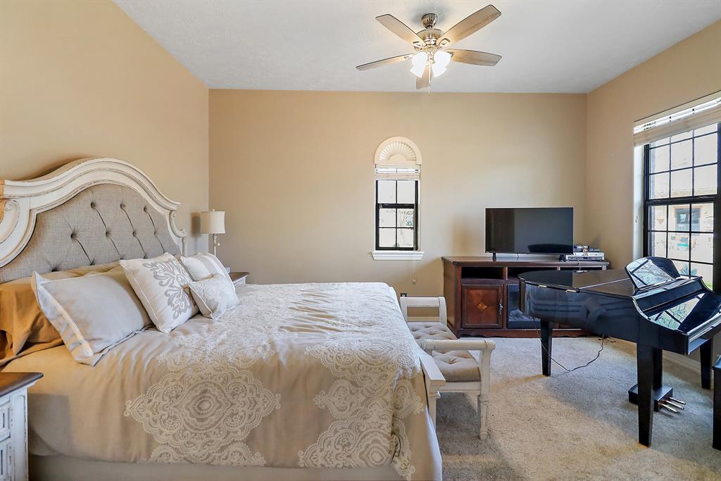 Downstairs bedroom with extra sitting space