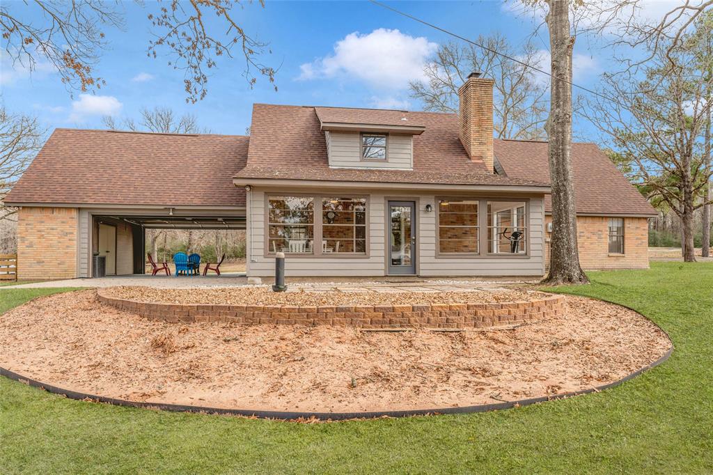 Outside Patio area allows plenty of space for entertaining.