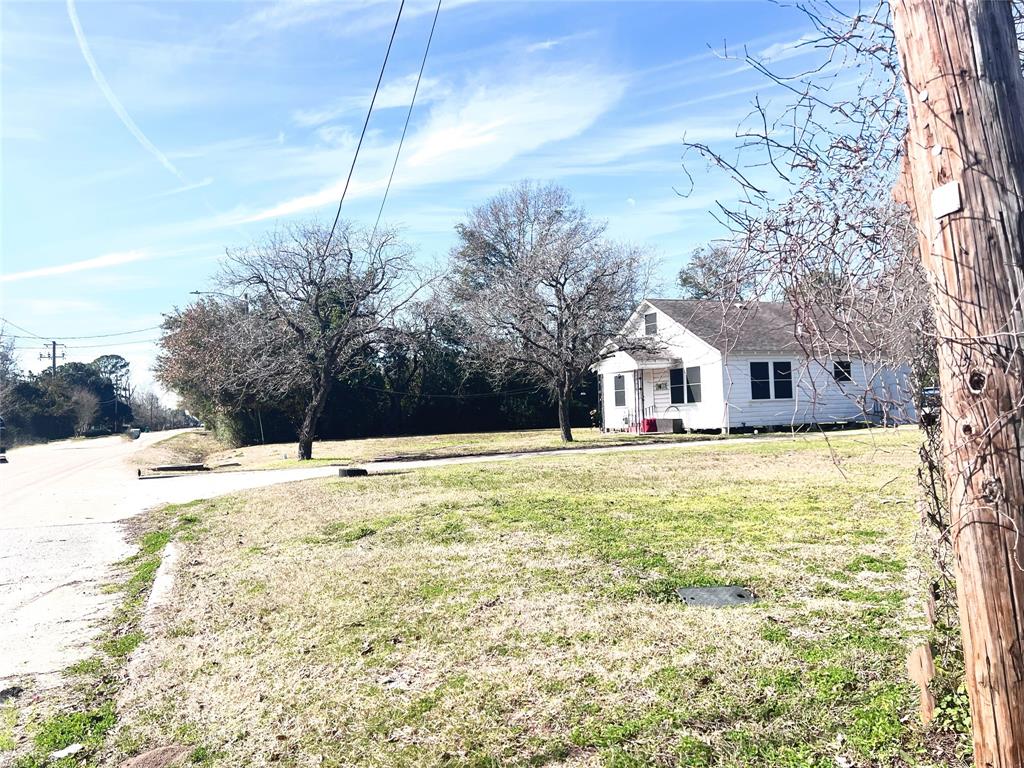 This home is part of a 5 tract lot with over 4 acres total.  There is a 5000 SF retail building that is 100% occupied plus 3 additional empty lots. The TAX numbers on HCAD are: 0450130020240, 0450130020497, 0450130020557, 0450130020560, 0450130020570. GREAT INVESTMENT OPPORTUNITY