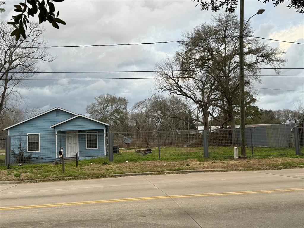 2730 5th Street , Stafford, Texas image 4