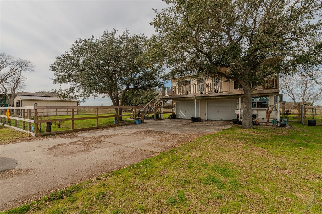 108 Linda Street , Anahuac, Texas image 4