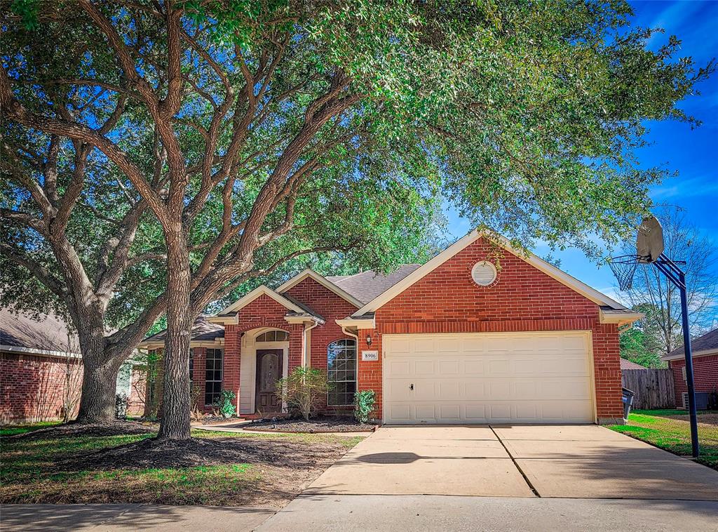 8906 Aberdeen Oaks Dr