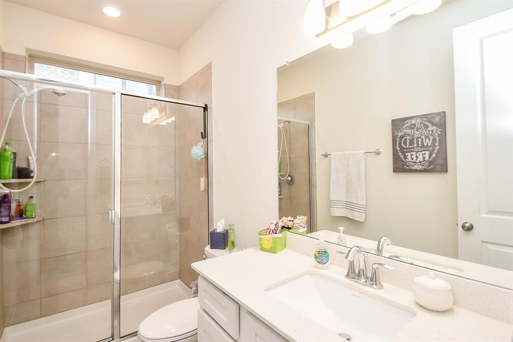 This full bath is conveniently located just steps away from the front office and front private bedroom.