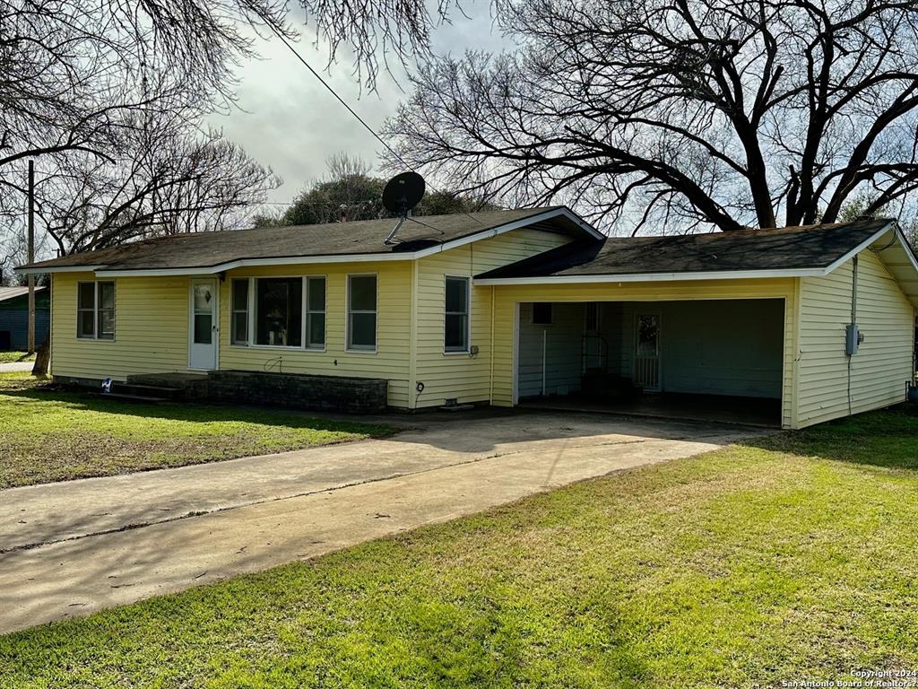 302 N Artesia Ave