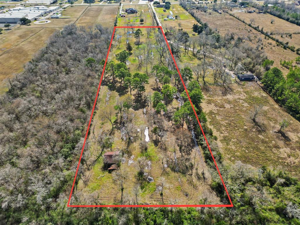 Whether you envision a charming countryside residence surrounded by nature or a thriving commercial establishment, this 6-acre lot offers endless possibilities. Embrace the serenity of nature while enjoying the convenience of proximity to local amenities such as schools, shopping centers, and entertainment.