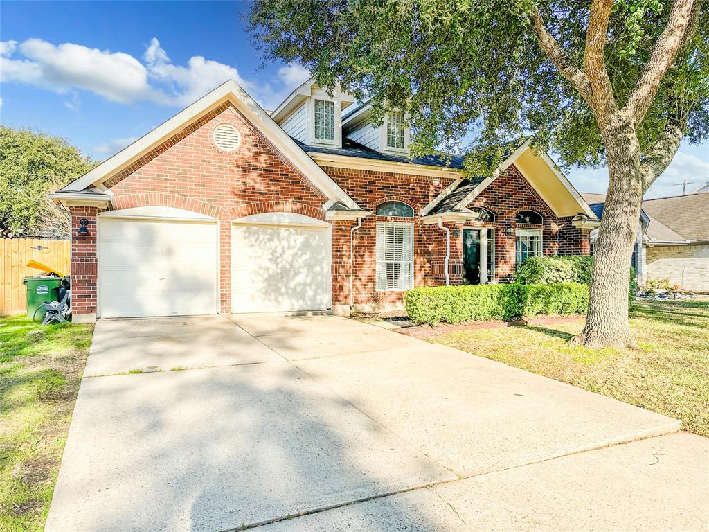 1207 Woodchase Drive, Pearland, TX 