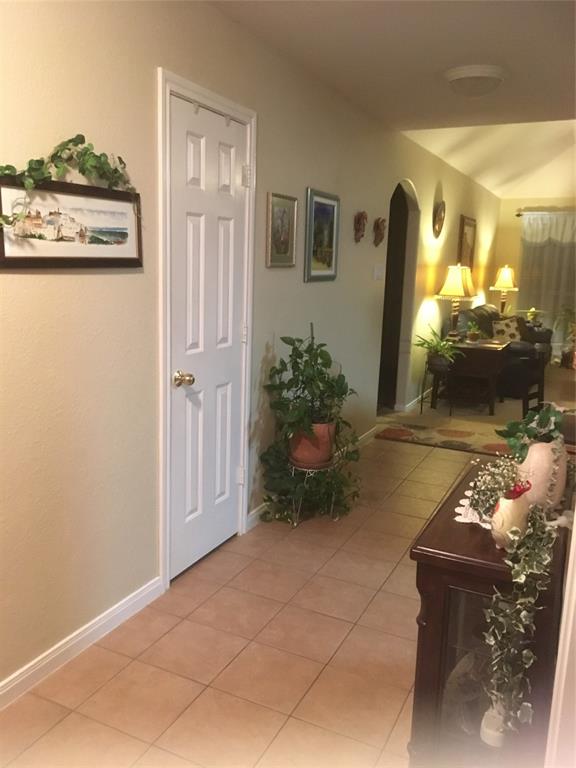 Inviting entryway w/ceramic flooring