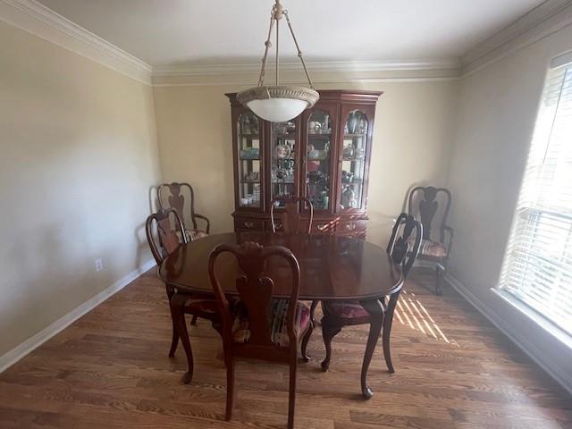 Formal dining room w/laminated wood