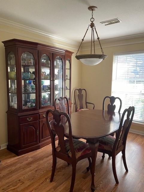 Dining room in front of house