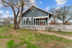215 COUNTY ROAD 146, Floresville, TX, 78114-4871