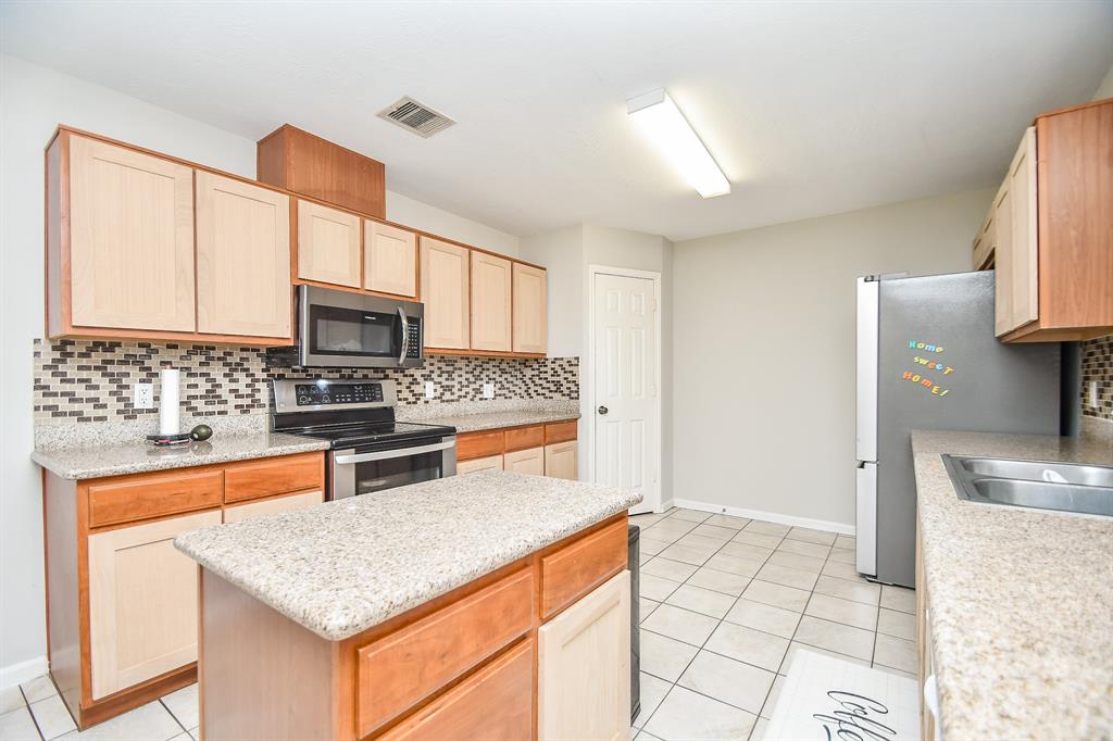 338 Kansas St, Orchard, TX 77485