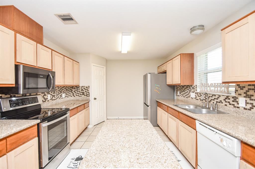 338 Kansas St, Orchard, TX 77485