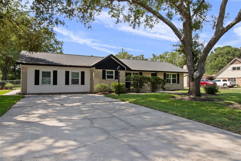 312 S Shadowbend Ave